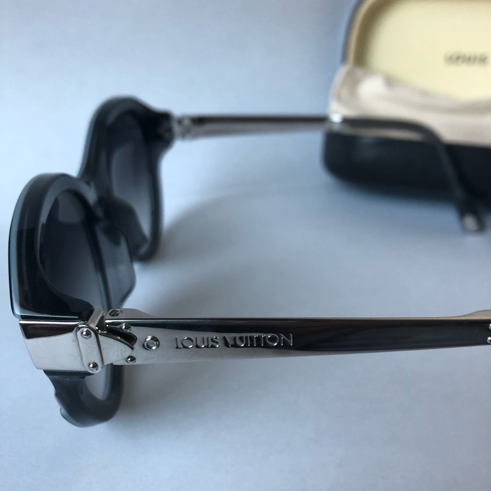 Authentic Louis Vuitton Petit Soupçon Cat Eye - Picture 3 of 7